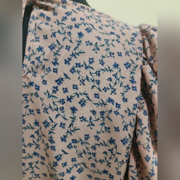 Blue and Pink Floral Top - Picture 6 of 6